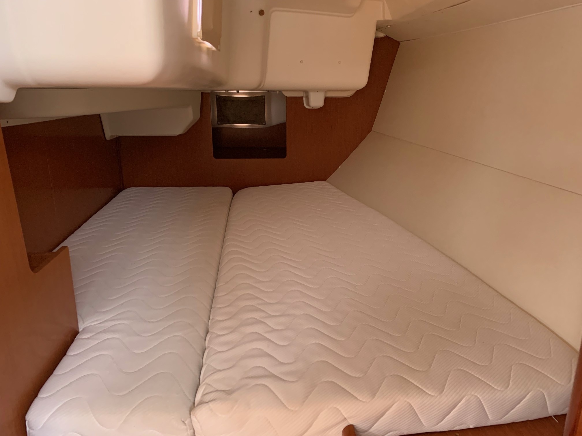 slider 15 Beneteau Oceanis 37